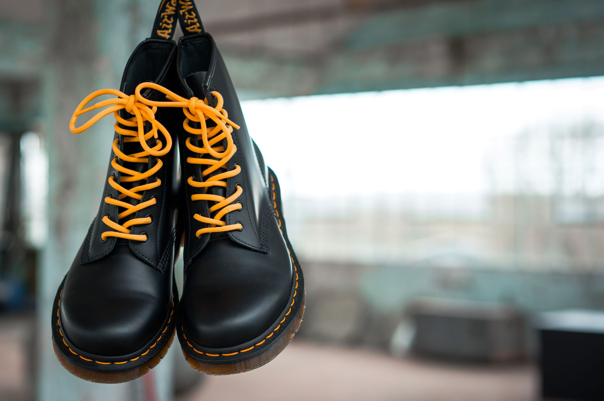 Men\'s Black Lace-Up Combat Boots with Yellow Contrast Laces Martens Yellow Laces Lacci Dr Martens Come Metterli Martens  main image 2